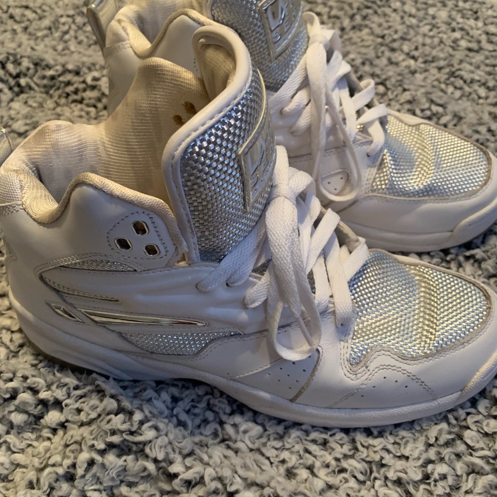 Size 9.5 Original L.A.Gear shoes